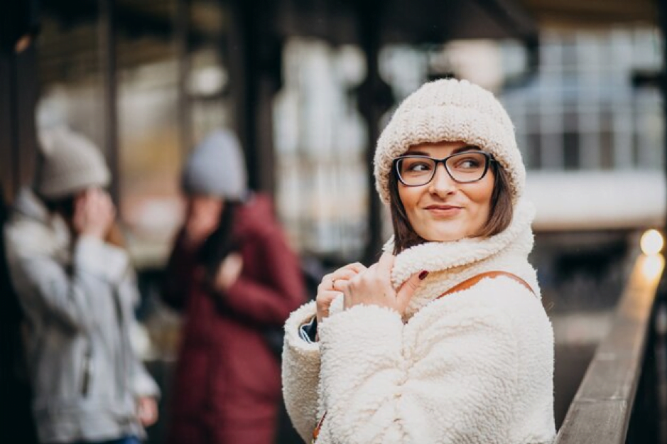 Top 4 Ways to Style Eyeglasses in Winter